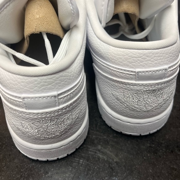 Sz 8 Air Jordan 1 Low Triple White